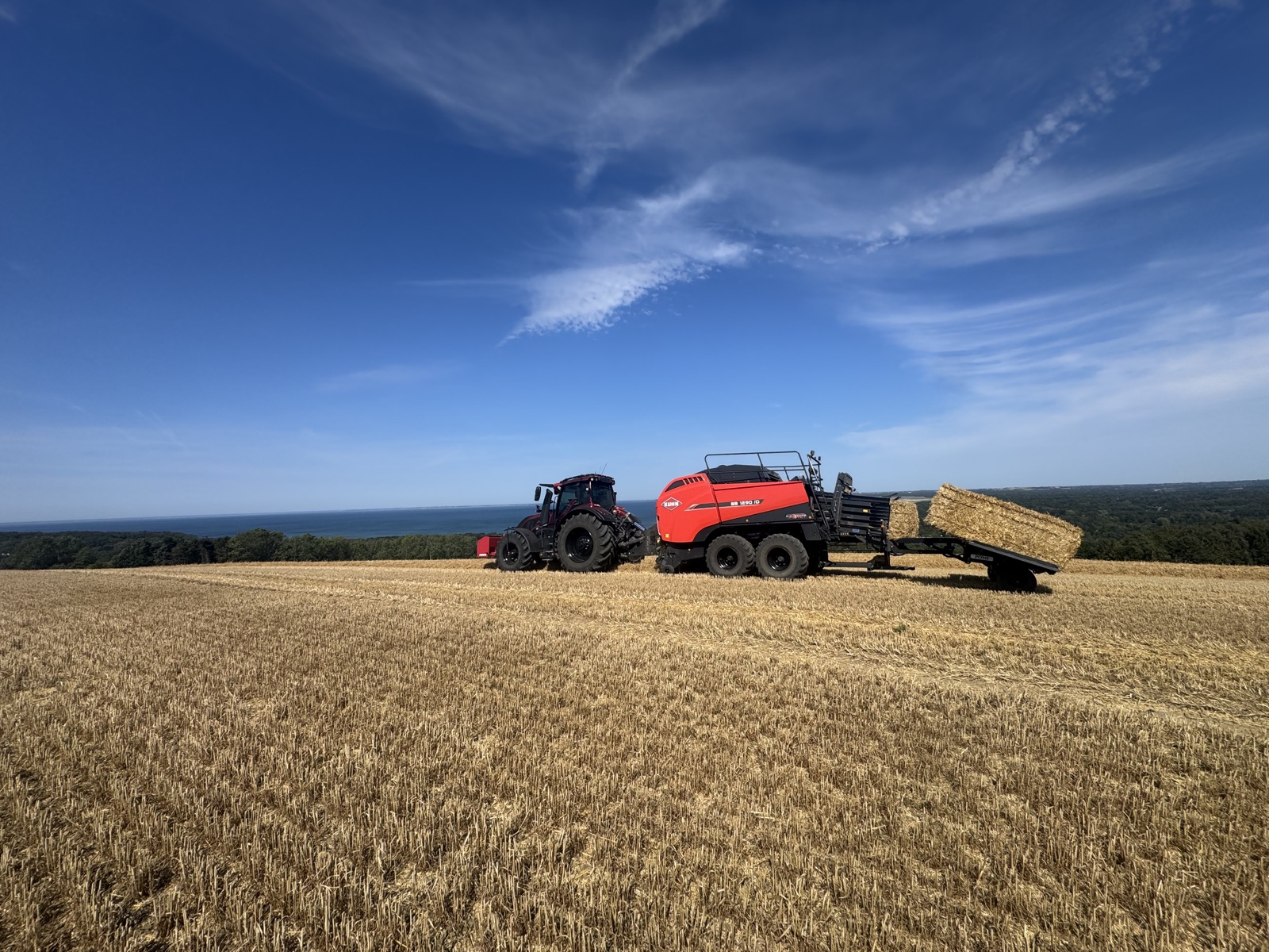 Presning af halm i marken